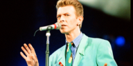 "Recollections of David Bowie Advising John: 'That's Not the Way,' While John Retorted, 'Wait, I'm the Bass Player!'": The Charged Evening When Bowie and Queen Created a Timeless Hit.]