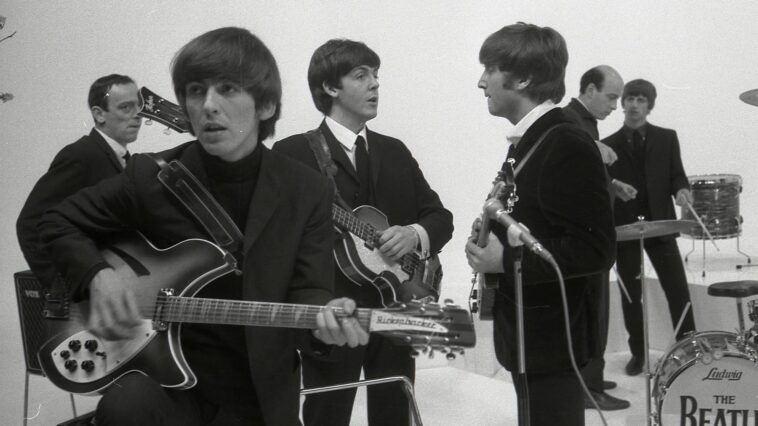 Rickenbacker 360/12: Transformed the Guitar Sound of the '60s]