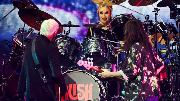 Rush unexpectedly shows up at the Juno Awards.]