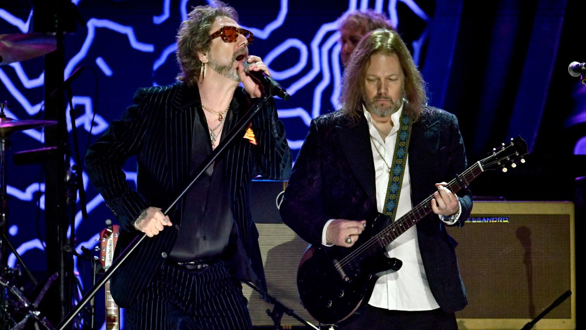 Chris Robinson and Rich Robinson of The Black Crowes perform onstage during the FIREAID Benefit Concert for California Fire Relief at The Kia Forum on January 30, 2025 in Inglewood, California.