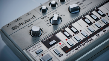 Top 10 Iconic Roland TB-303 Tracks Ever: Featuring Aphex Twin, Fatboy Slim, Voodoo Ray, and More]
