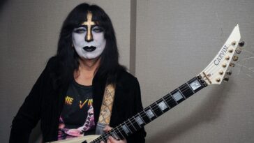 Vinnie Vincent Asking $2 Million for Upcoming Album Guitarmageddon]