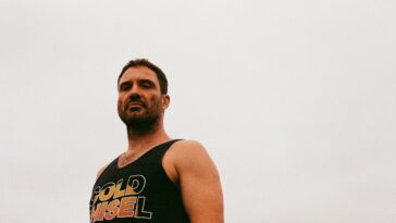 "Wild Nature Can Drive You Crazy, Especially When You're Fleeing from Police Gunfire": William Crighton Discusses Bush Psychedelia, Teaming Up with the Late Rob Hirst, and His Latest Album, Colonial Drift]