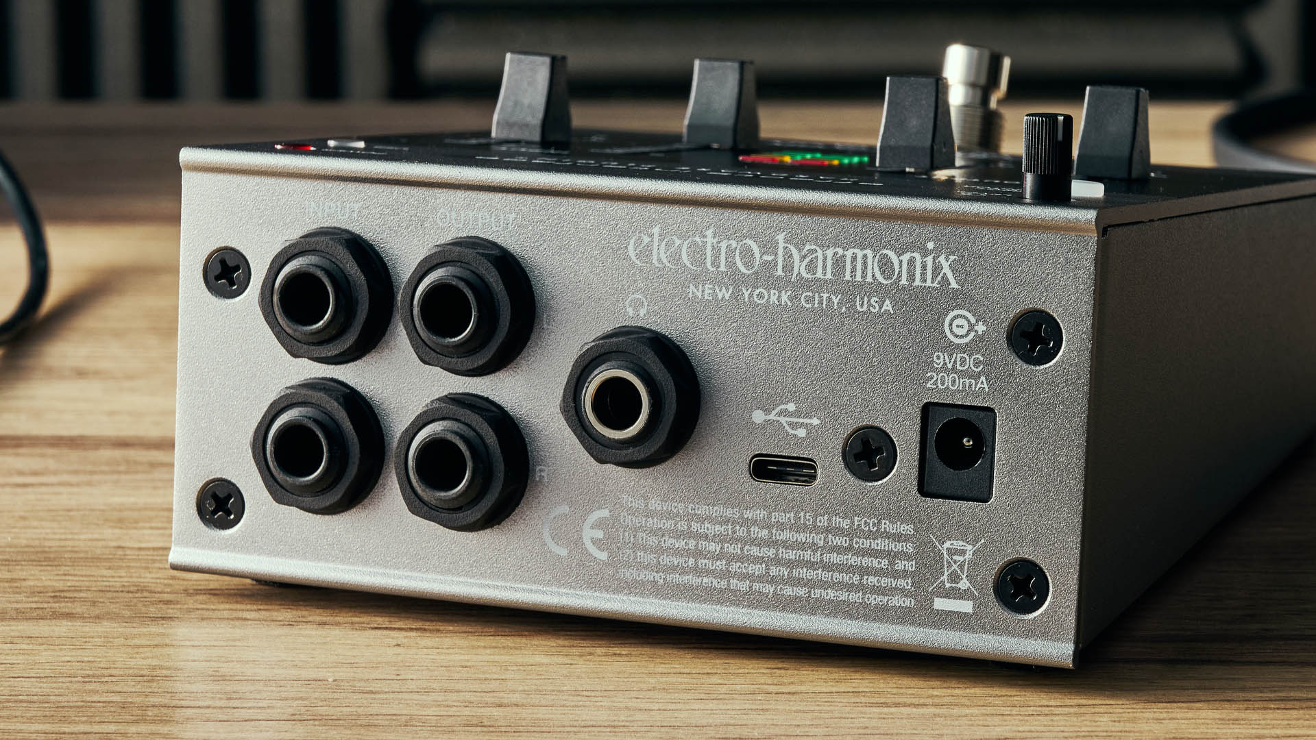Electro-Harmonix Effects Interface Hardware Plugin is an ingenuous device for bridging the pedalboard-plugin gap