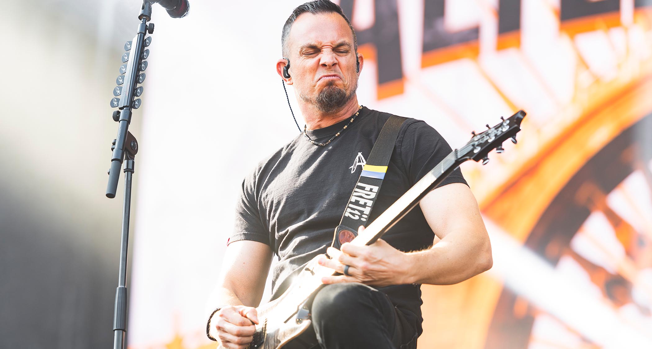 Mark Tremonti lays down a solo live with Alter Bridge in 2023
