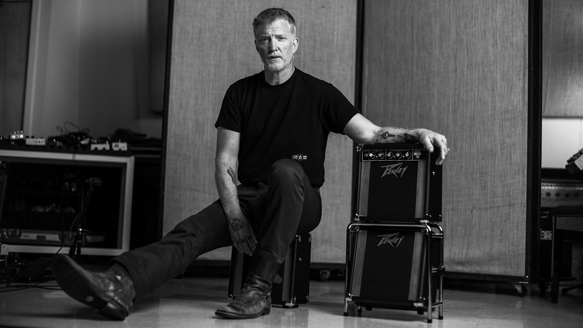 Josh Homme poses with his Peavey Decade Too amp