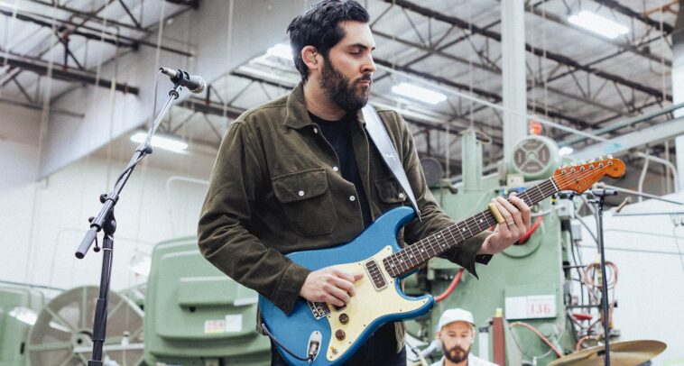 Ariel Posen Discusses His Unique Stratocaster and the Quest for Perfect Tone]