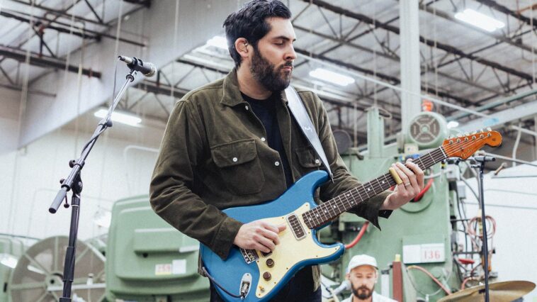 Ariel Posen Discusses His Unique Stratocaster and the Quest for Perfect Tone]