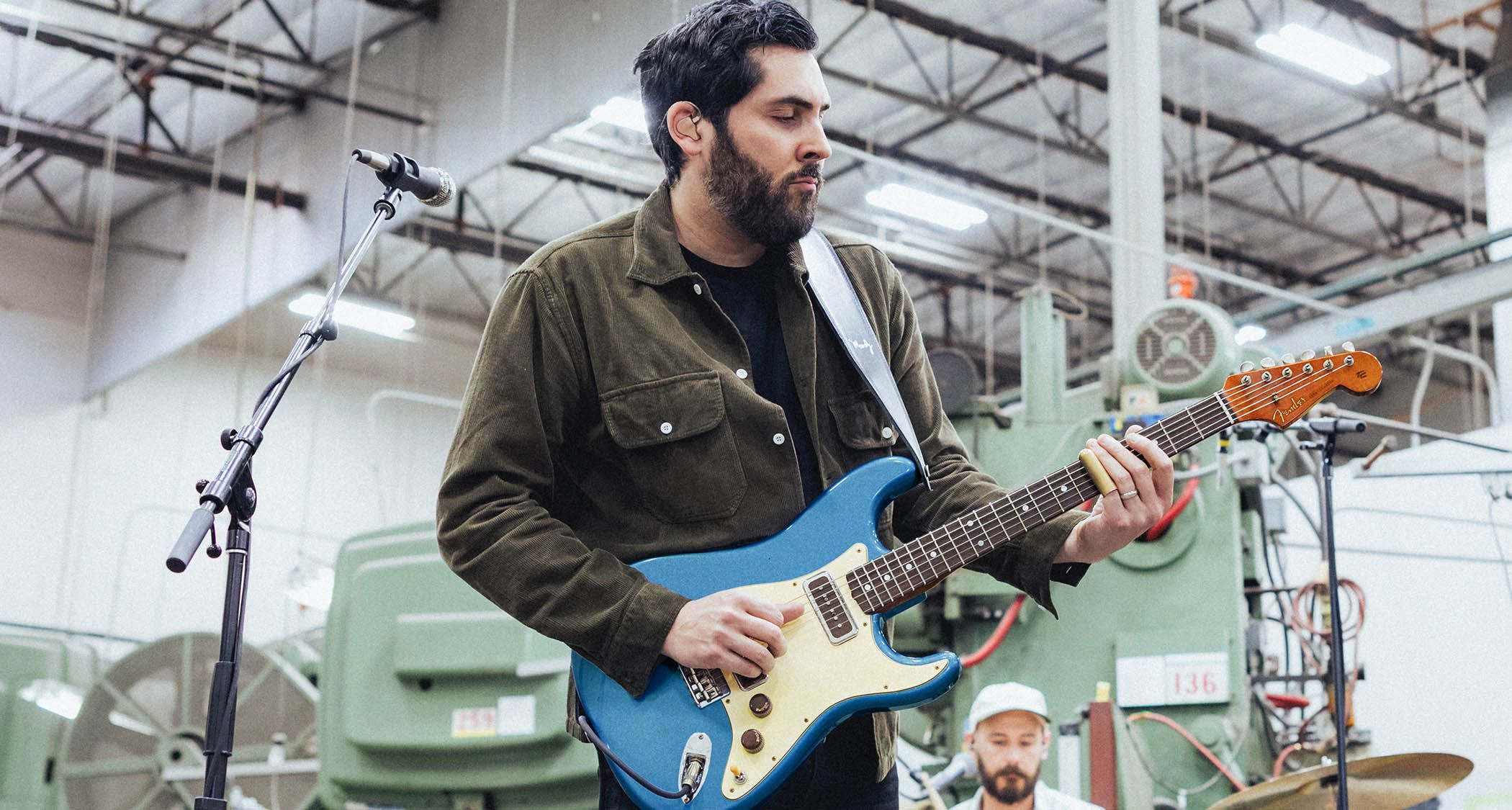 Ariel Posen Discusses His Unique Stratocaster and the Quest for Perfect Tone]
