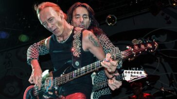 "Billy Sheehan: Uncertain if Any Guitarist Compares to Steve Vai, Paul Gilbert, Steve Lukather, Richie Kotzen, and Ron 'Bumblefoot' Thal"]