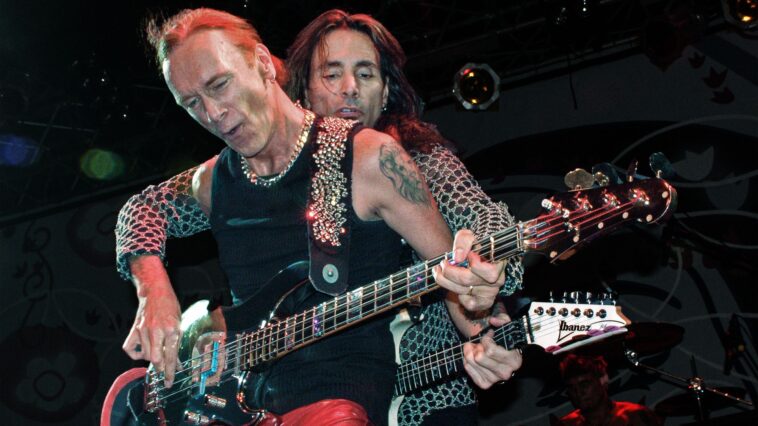 "Billy Sheehan: Uncertain if Any Guitarist Compares to Steve Vai, Paul Gilbert, Steve Lukather, Richie Kotzen, and Ron 'Bumblefoot' Thal"]