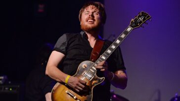 Candlebox's Peter Klett Discusses the Creation of "Far Behind"]