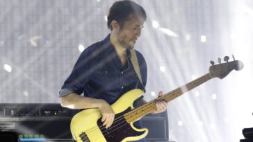 Colin Greenwood Discusses His Experience with Being Prohibited from Using a Pedalboard]