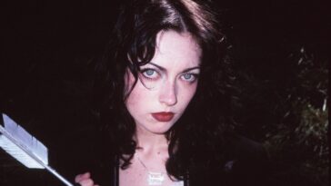 Dave Grohl surprised by daughter Violet's use of Joni Mitchell's tunings.]