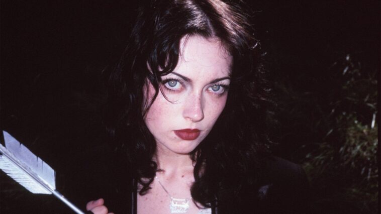 Dave Grohl surprised by daughter Violet's use of Joni Mitchell's tunings.]