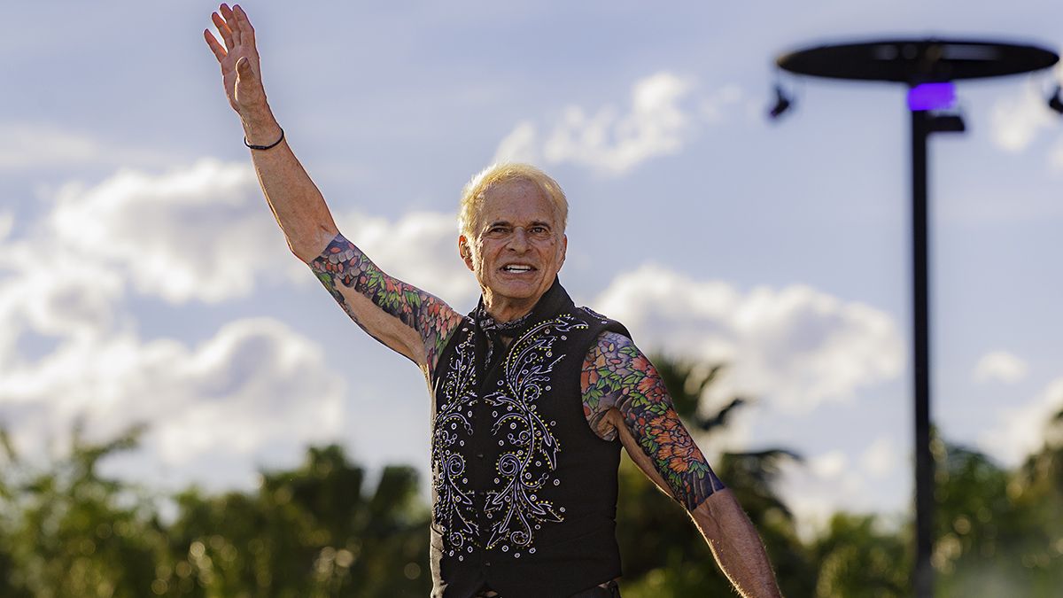 "David Lee Roth Emphasizes His Songwriting Contributions: 'I Crafted Every Word, Melody, and Harmony in the Van Halen Catalog'"]