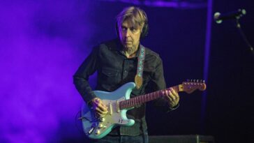 Eric Johnson: A Guitar's Age and Worth Don't Determine Its Quality]