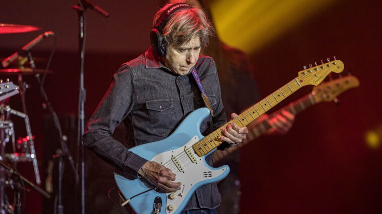 Eric Johnson Discusses Wes Montgomery's Sound and the Significance of Picking Technique]