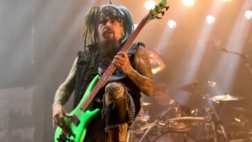 Fieldy shares his reasons for departing from Korn.]