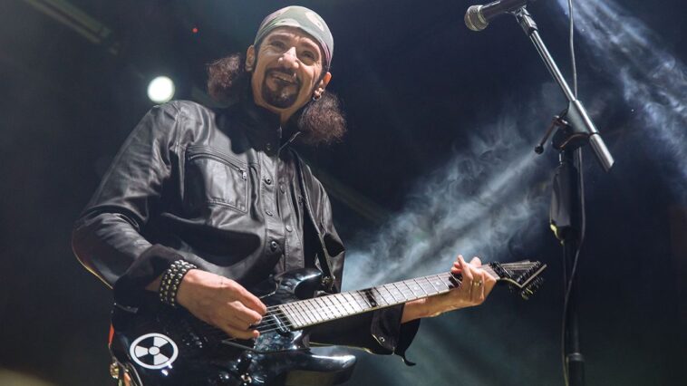 Former Kiss Guitarist Bruce Kulick on the Mend Following Heart Valve Surgery]
