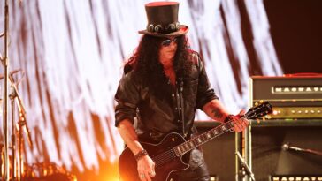 Guitar Technician Shares Insights on Working with Slash]