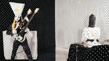 How Angine de Poitrine Transformed a Private Joke into a Viral Sensation]