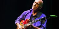 How Larry Carlton Selected the Gibson Guitar That Shaped Numerous Hit Songs]