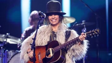 How Linda Perry Rescued "What's Up?" from Imminent Failure]