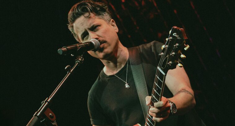 Incorporating Hybrid Picking into Your Lead Guitar Technique]