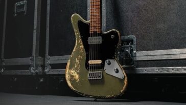 Jackson officially unveils Misha Mansoor's Surfcaster.]