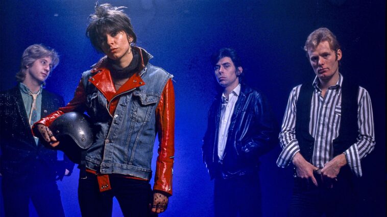 James Honeyman-Scott Discusses Chrissie Hynde's "Unusual" Rhythms]