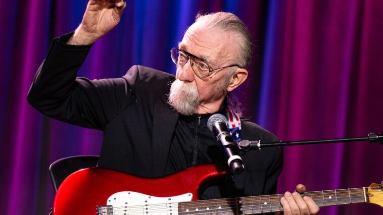 Jeff "Skunk" Baxter Never Intended to Become a Guitarist]