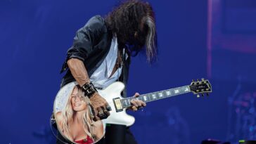 Joe Perry Discusses the Personalized Gibson Guitar Created for His Wife]