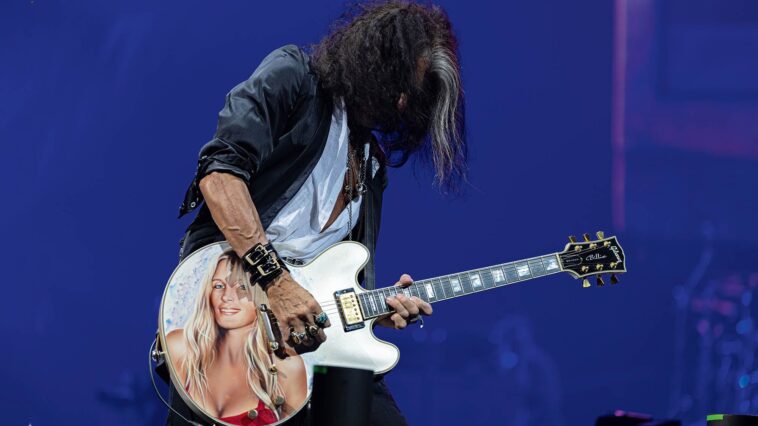 Joe Perry Discusses the Personalized Gibson Guitar Created for His Wife]