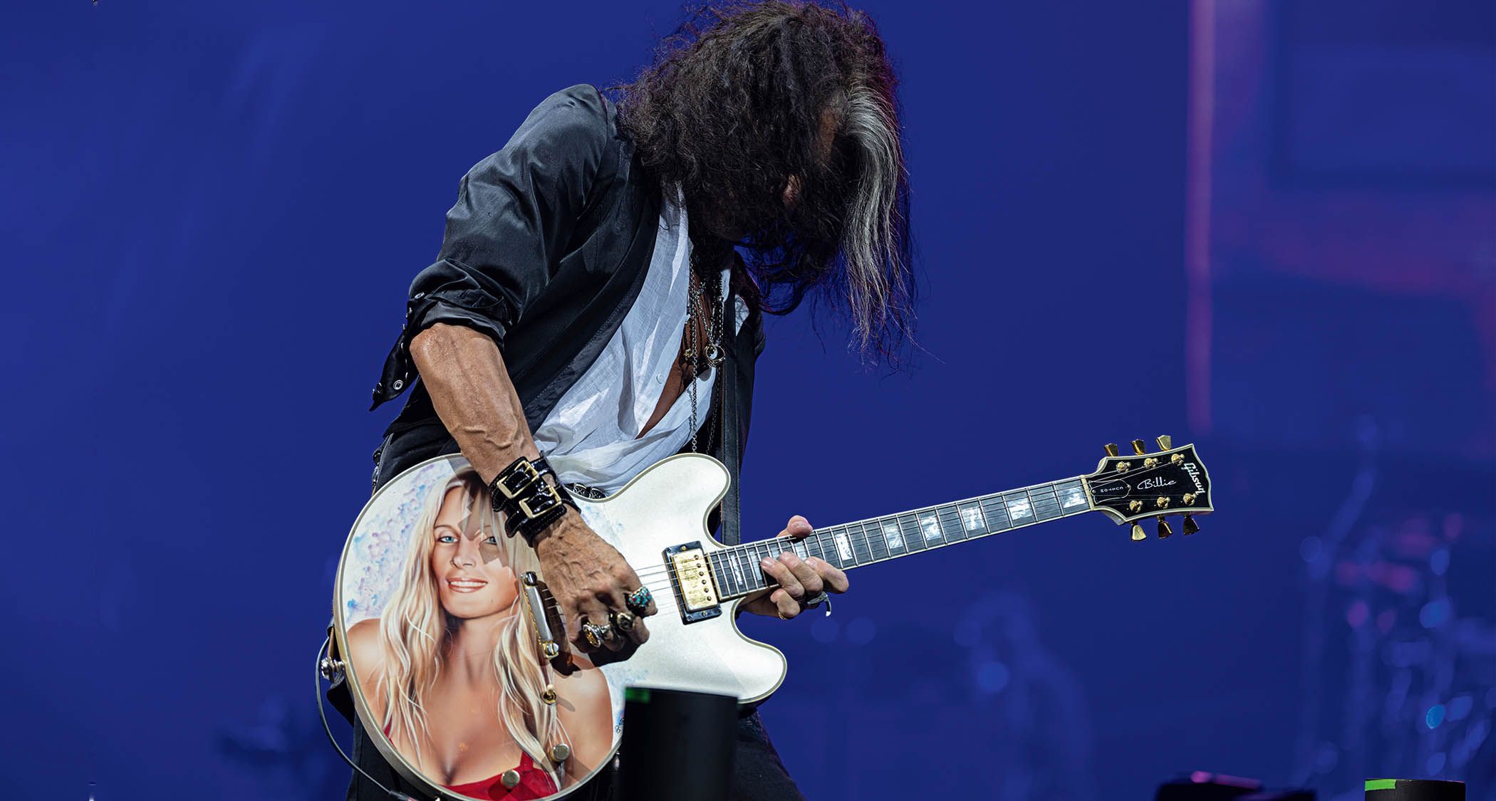 Joe Perry Discusses the Personalized Gibson Guitar Created for His Wife]