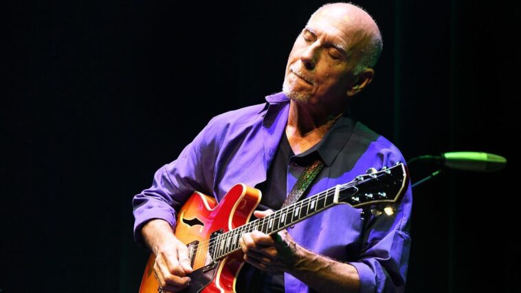 Larry Carlton Reflects on His Initial Encounter with Dumble]