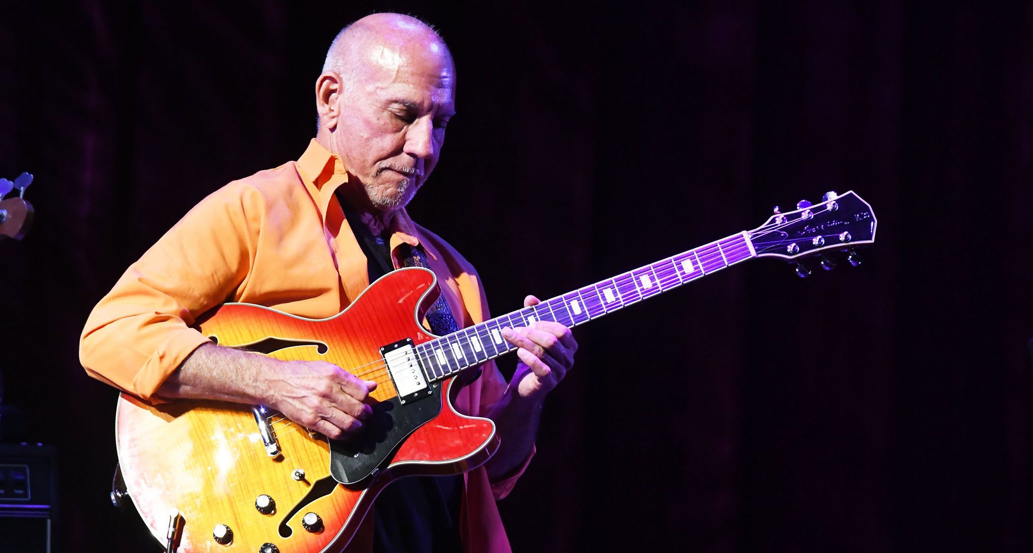 Larry Carlton Reflects on His Initial Session with Quincy Jones]