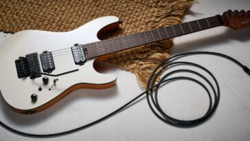 "Looks Much Costlier Than It Is: A Review of the Harley Benton Fusion IV HH FR"]