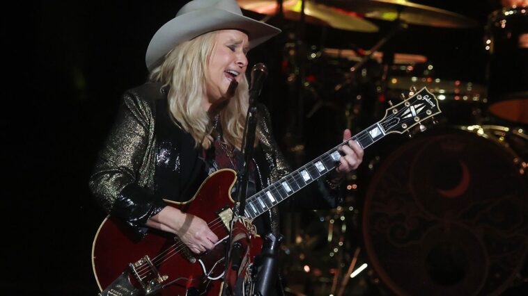 Melissa Etheridge Discusses Berklee, Embracing Digital Trends, and Revisiting Her Classic Hits]