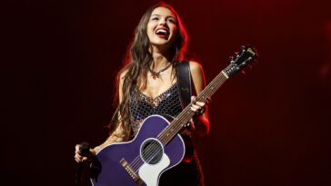 Olivia Rodrigo Stuns with Unexpected Appearance at Brooklyn Open Mic Event]