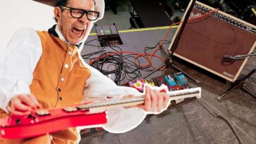 Paul Gilbert is the newest prominent figure to transition to digital amplifiers.]
