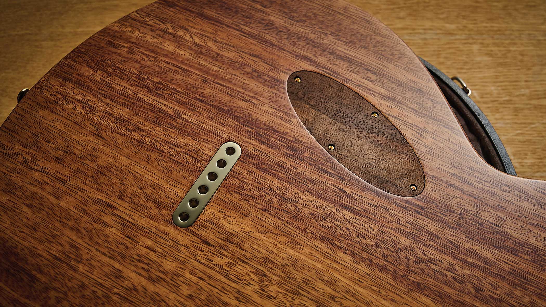 Lowden GL-J: George Lowden cites the Gibson ES-335 as an inspiration, but double-cutaway aside, it&rsquo;s a totally different design