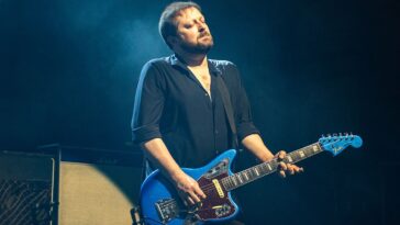 Richard Oakes shares his experiences of joining Suede as a young teen.]