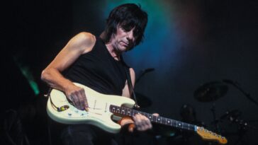 Ritchie Blackmore reveals how Jeff Beck "bent the rules."]