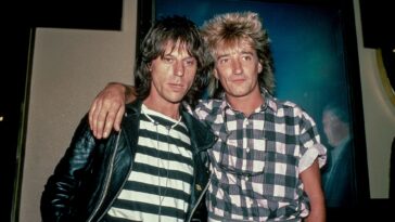 Rod Stewart discusses the reasons behind the Jeff Beck Group's withdrawal from Woodstock.]
