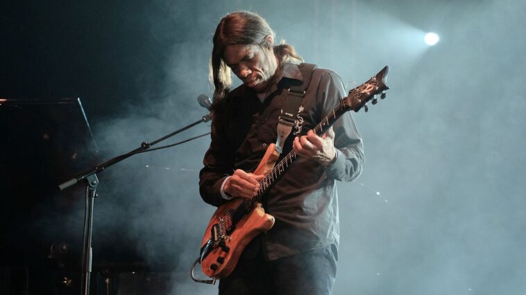 Stanley Jordan accompanies massages with his musical practice.]