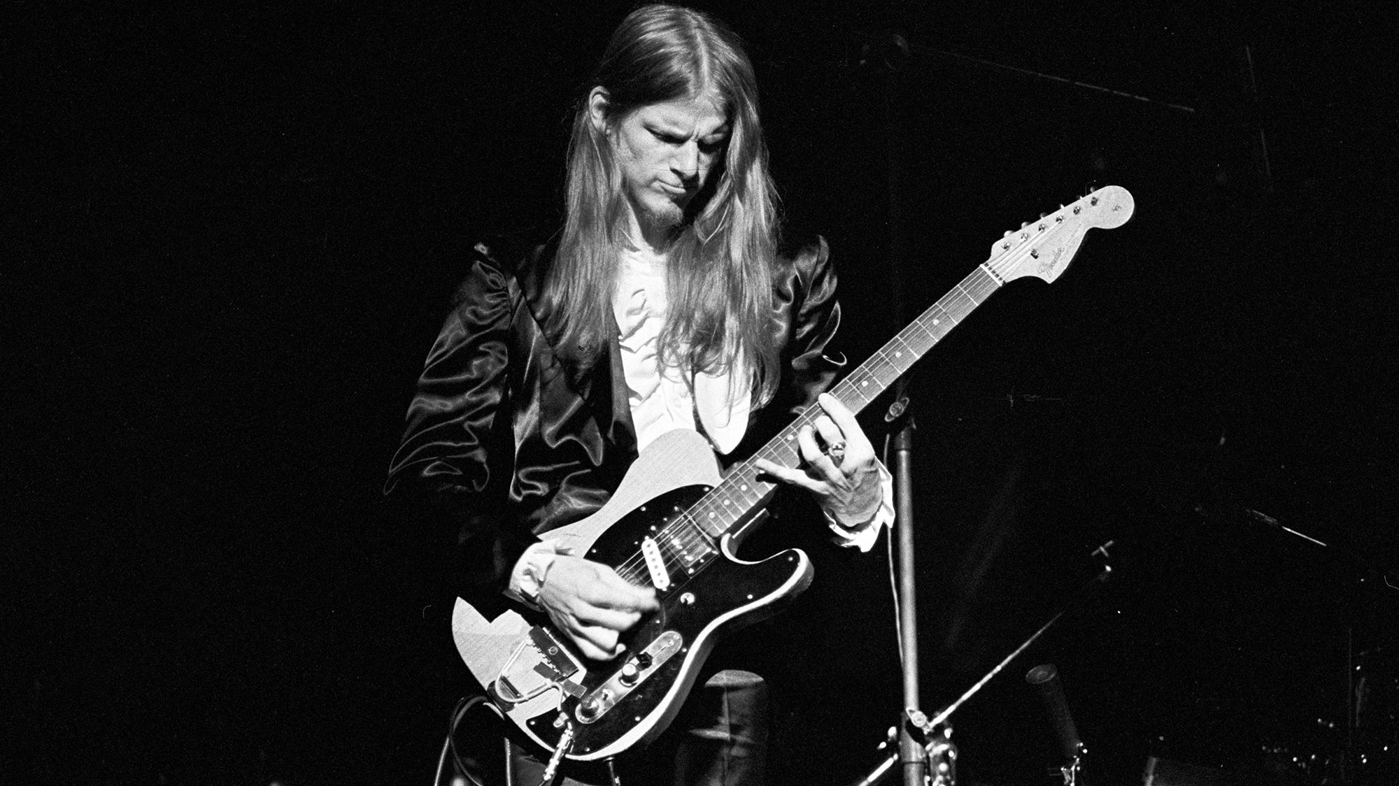 Steve Morse discusses the reasons behind the absence of his Fender signature model.]