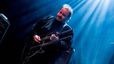 Steve Rothery Discusses the Guitars That Transformed His Life]