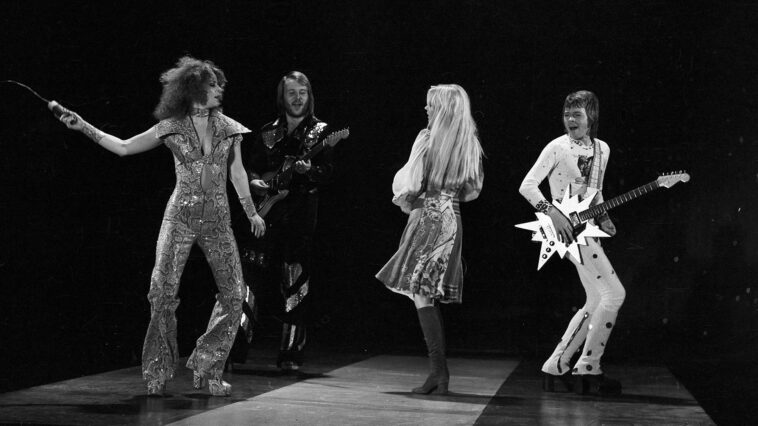 The Creation of ABBA's Legendary Star Guitar]