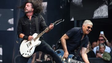 The Unexpected Way Pat Smear Joined Dave Grohl and Foo Fighters]